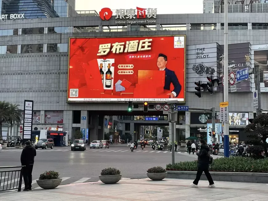 Chinezul Gelu e fascinat de țara noastră, mănâncă sarmale și se declară pe jumătate român. Lecția de patriotism a unui iubitor de România
