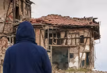 În Uruzgan, un mecanic auto încearcă să-și hrănească cei 58 de copii